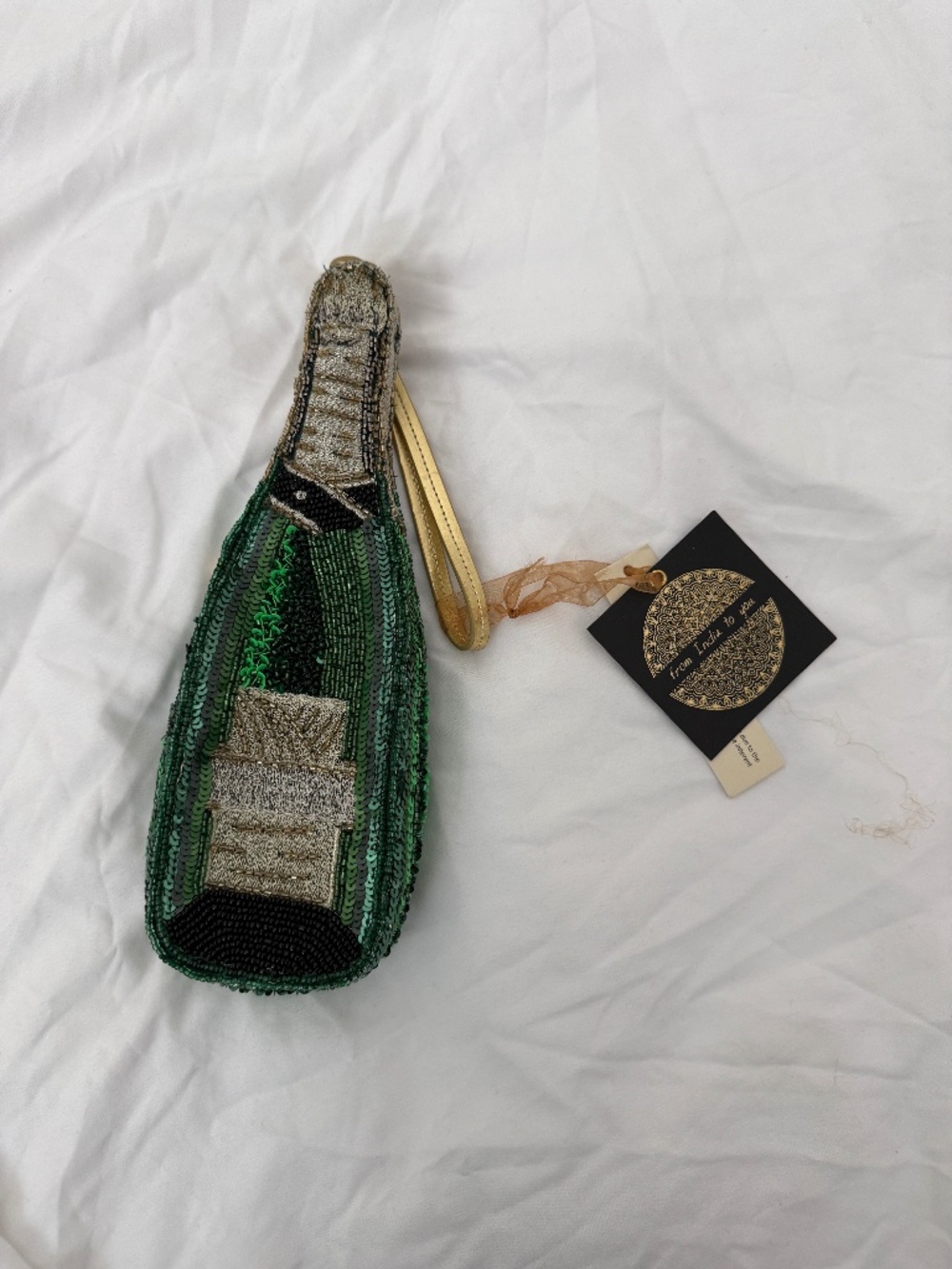Sequin and beaded champagne clutch purse bag  -NWT -hidden side zipper  -This be
